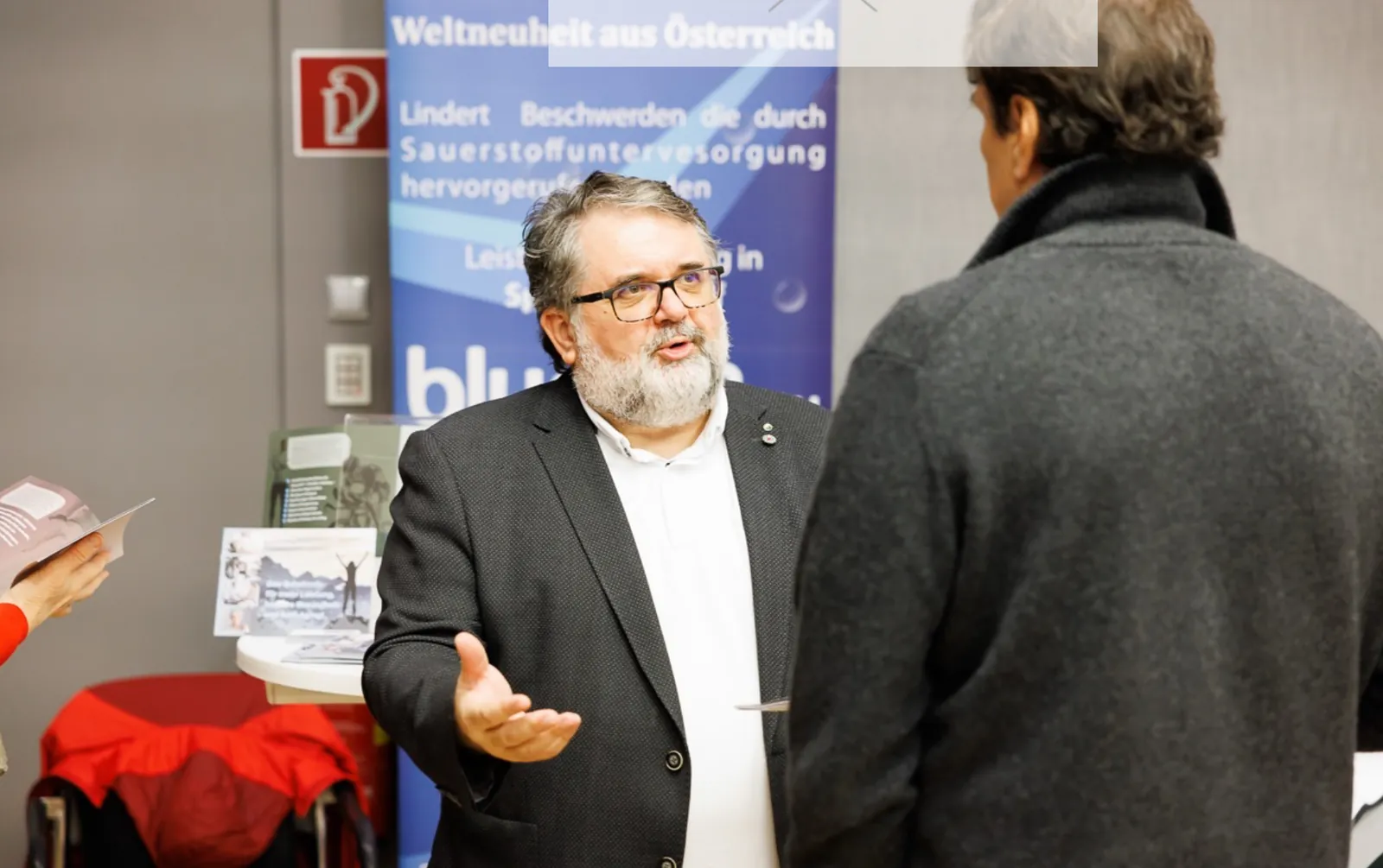 Rade Matić im Beratungsgespräch am blueO2-Messestand